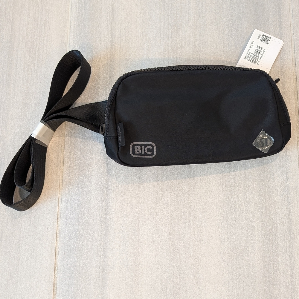 Lululemon Everywhere Black Crossbody Belt Bag